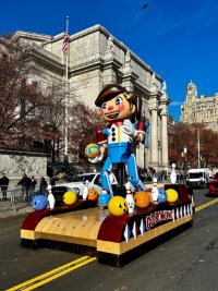 GoBowling float at the Macy's Thanksgiving Day Parade